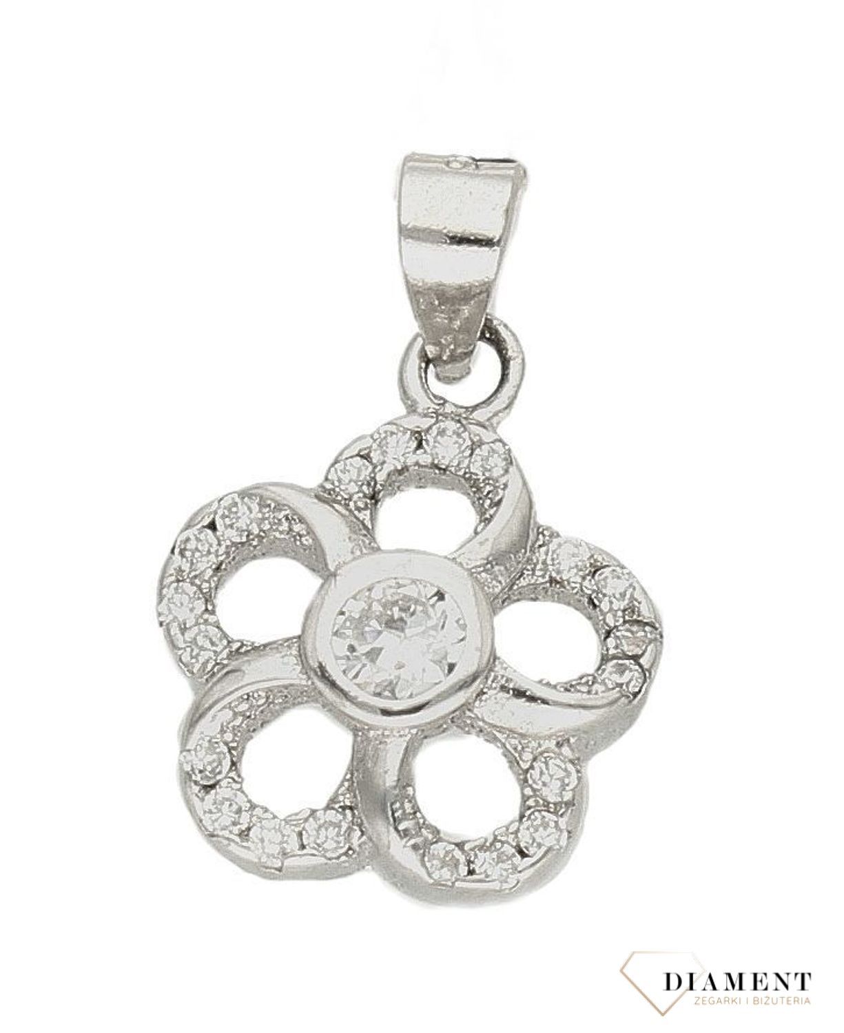 Srebrna zawieszka damska kwiatek z cyrkoniami DIA-ZAW-9430-925sd.jpg