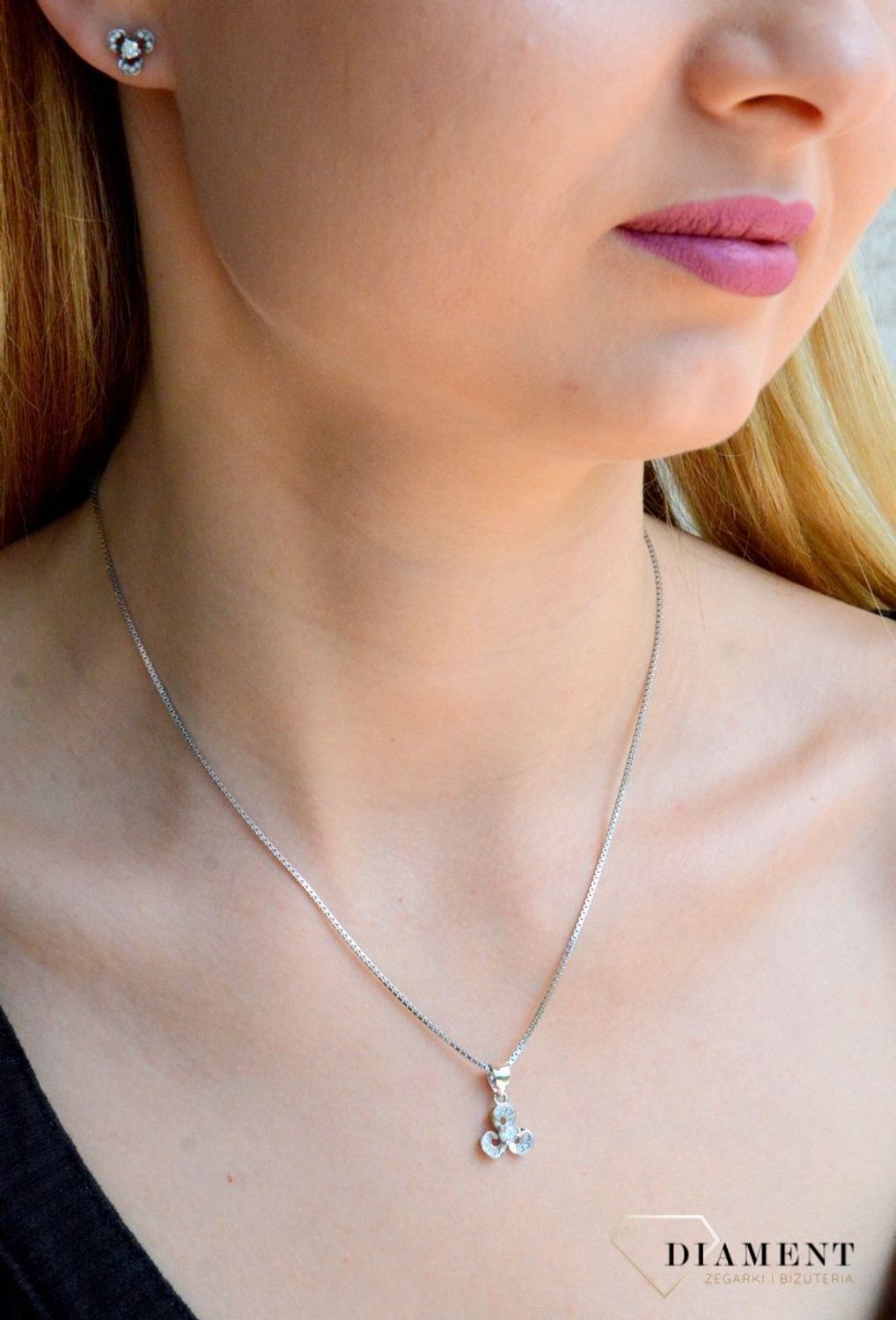 Srebrna zawieszka rodowany kwiatek z cyrkoniami DIA-ZAW-9439-925d.jpg