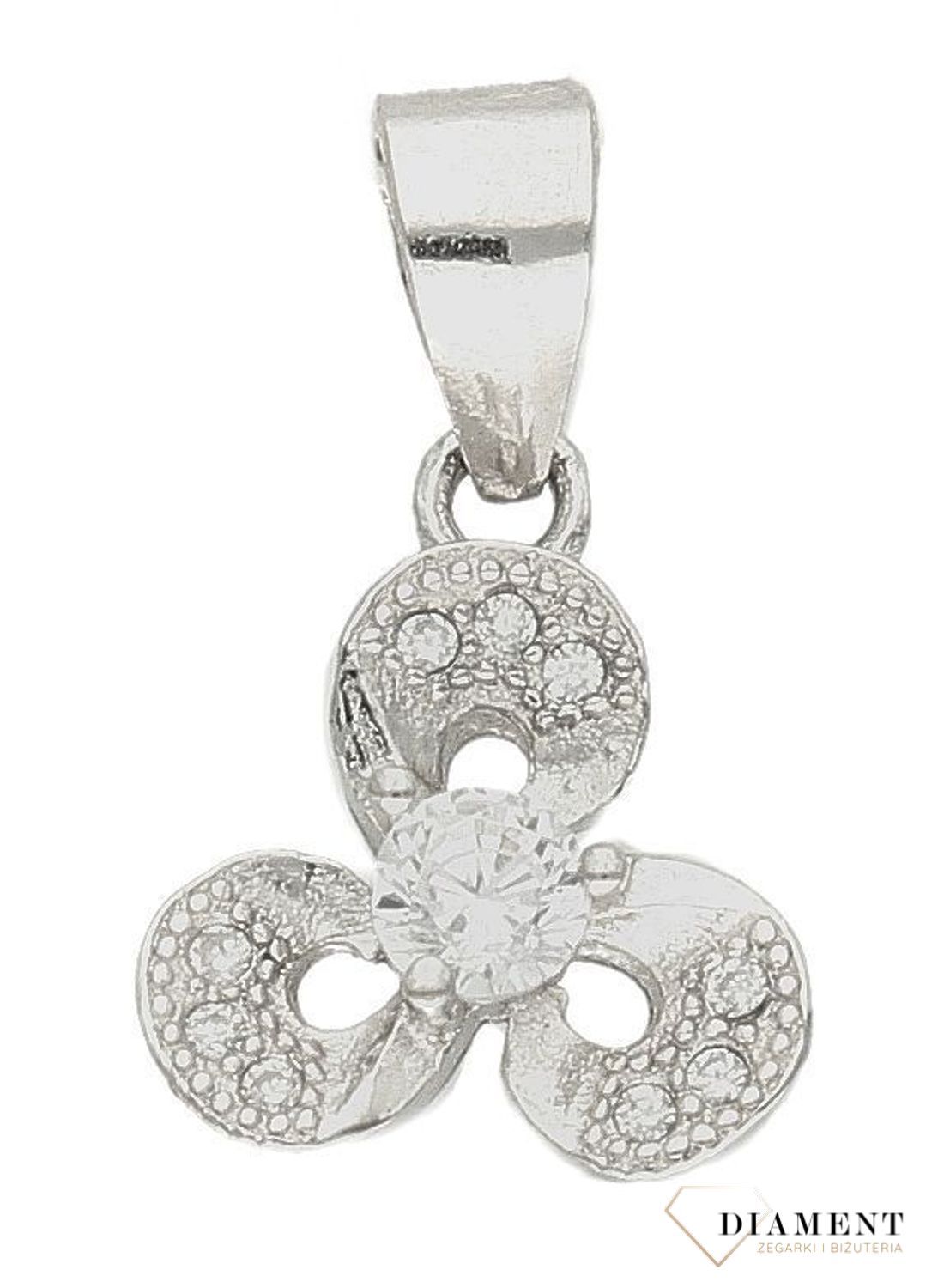 Srebrna zawieszka rodowany kwiatek z cyrkoniami DIA-ZAW-9439-925d.jpg