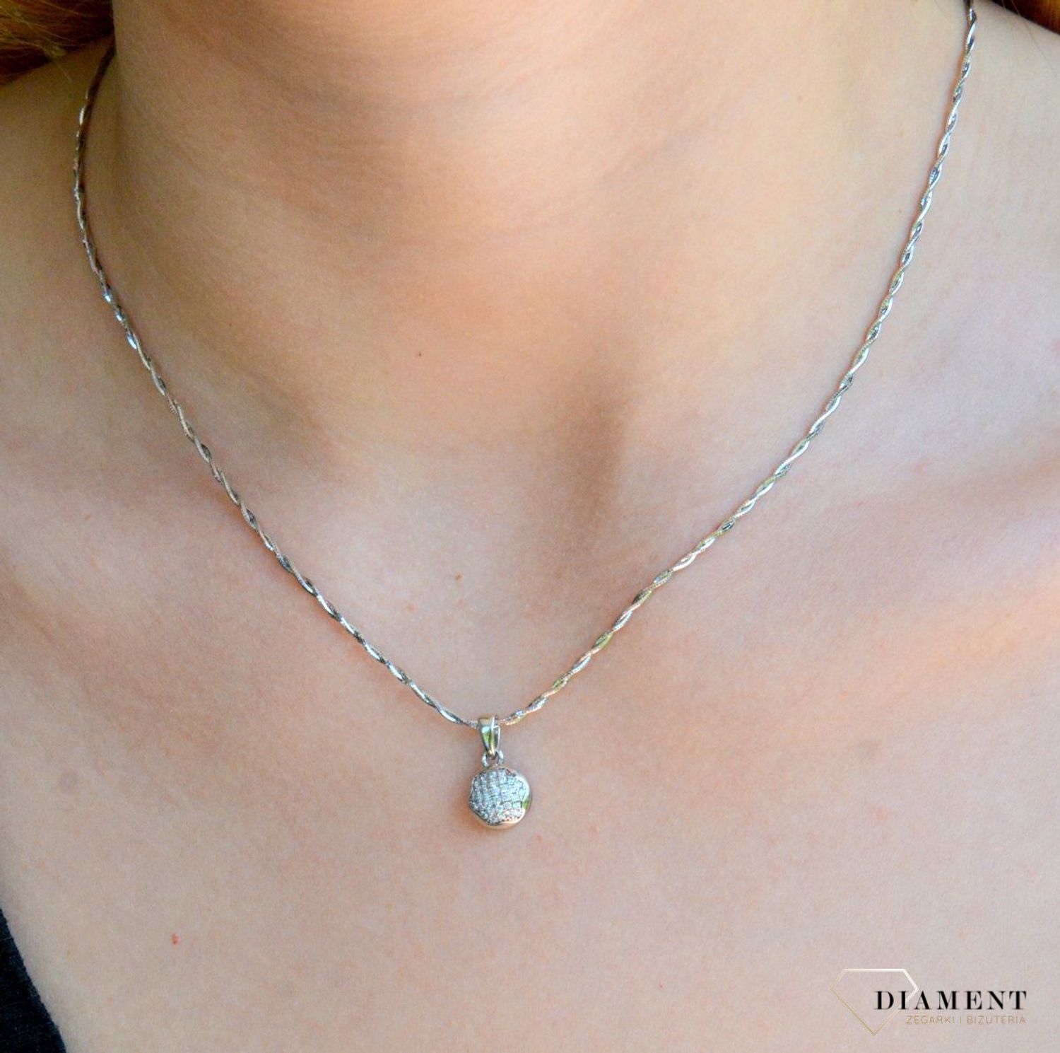 Zawieszka srebrna okrągła drobne cyrkonie DIA-ZAW-9443-925d.jpg