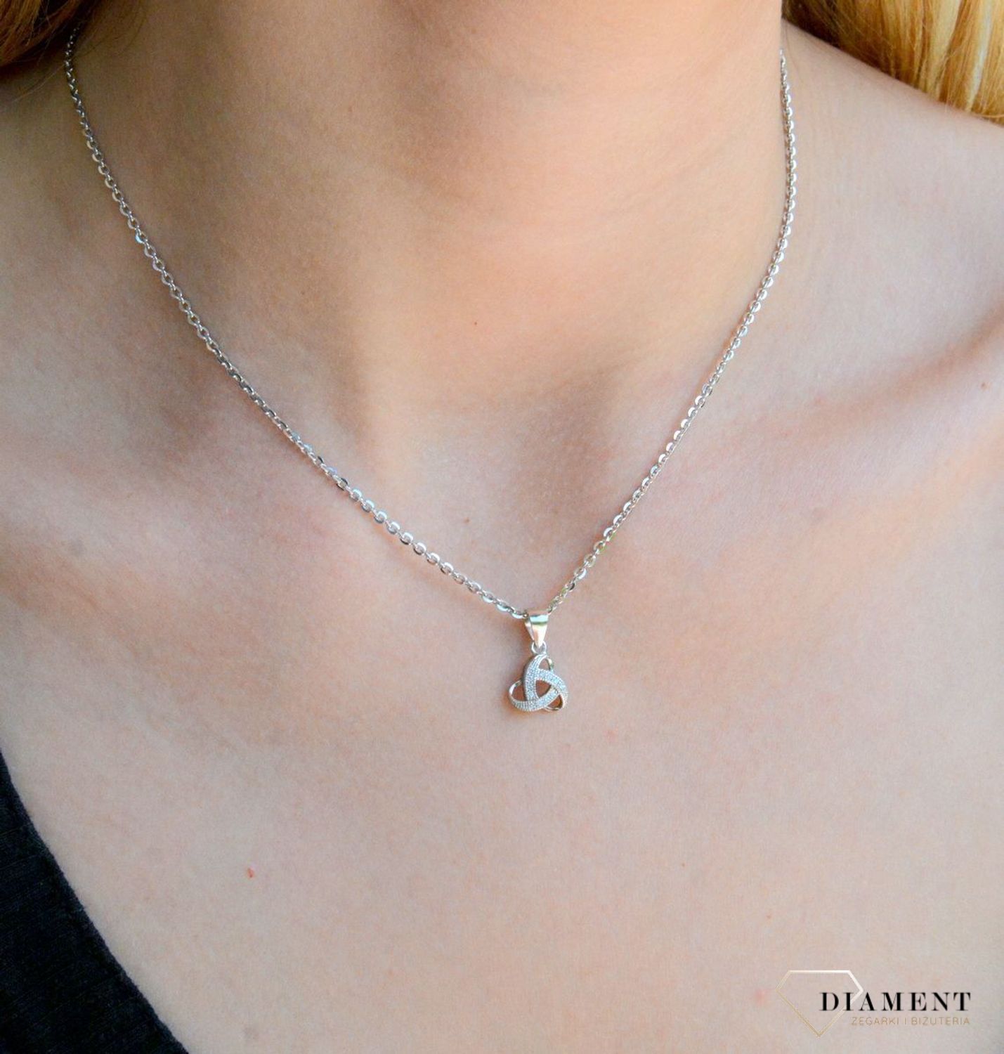 Srebrna zawieszka z drobnymi cyrkoniami  DIA-ZAW-9449-925d.jpg