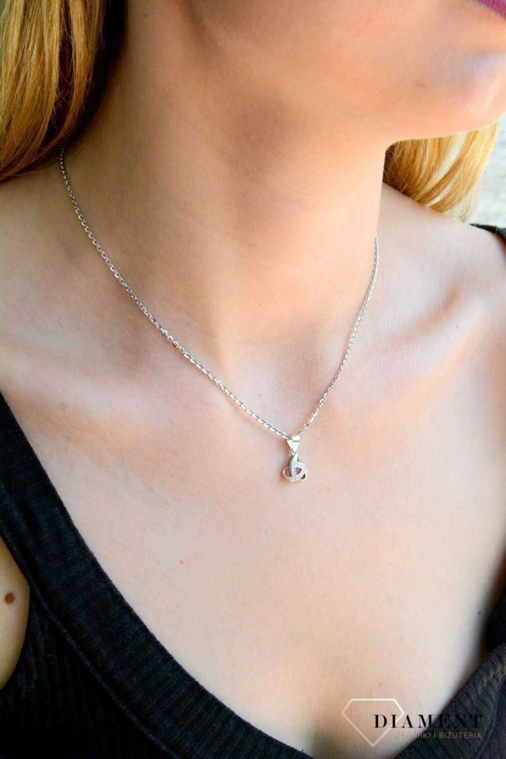 Srebrna zawieszka z drobnymi cyrkoniami  DIA-ZAW-9449-925d.jpg