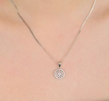 Zawieszka srebrna okrągła z białymi cyrkoniami próba 925, DIA-ZAW-9450-925 Subtelna i elegancka zawieszka srebrna w kształcie koła to klasyka w najlepszym wydaniu (4).JPG