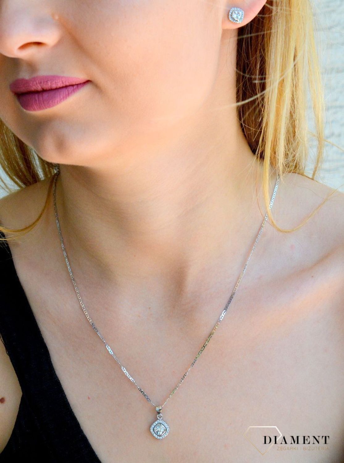 Srebrna zawieszka kwadracik z lśniącą cyrkonią DIA-ZAW-9452-925d.jpg