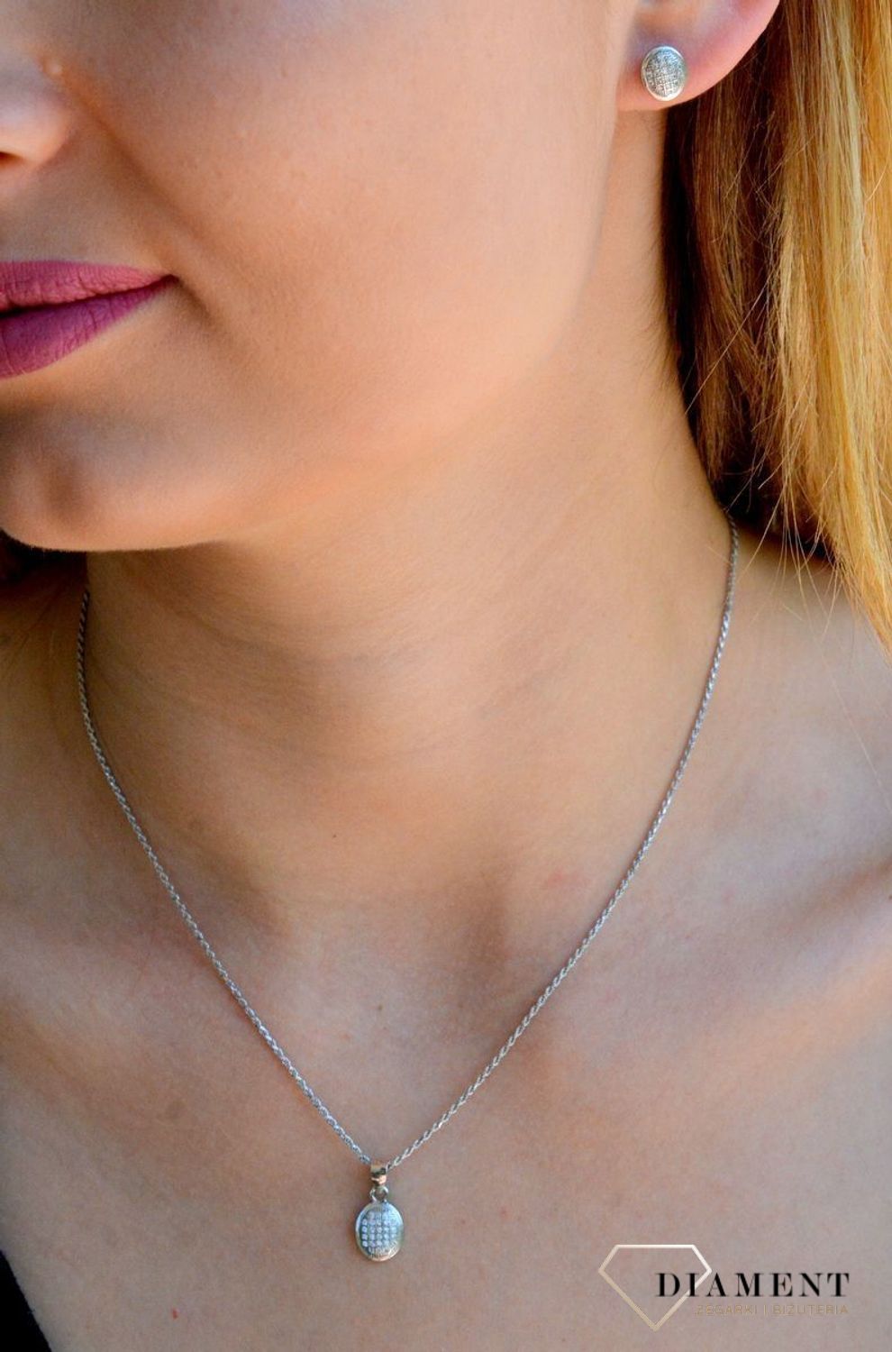 Srebrna zawieszka owalna wysadzona cyrkoniami DIA-ZAW-9453-925d.jpg
