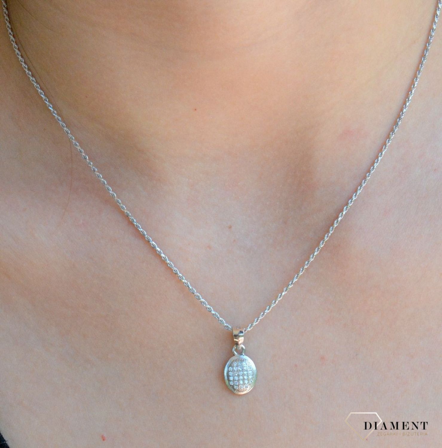 Srebrna zawieszka owalna wysadzona cyrkoniami DIA-ZAW-9453-925d.jpg