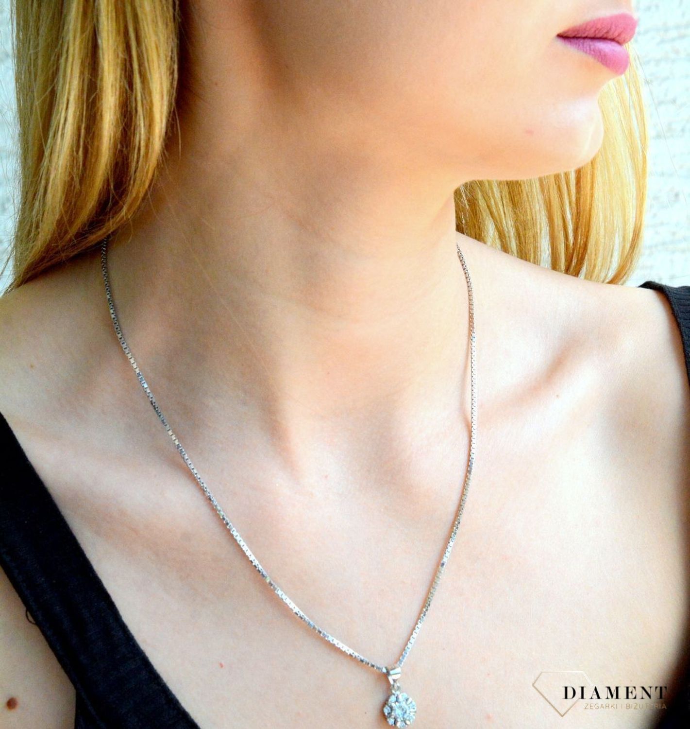 Srebrna zawieszka damska okrągła z cyrkoniami DIA-ZAW-9458-925fd.jpg