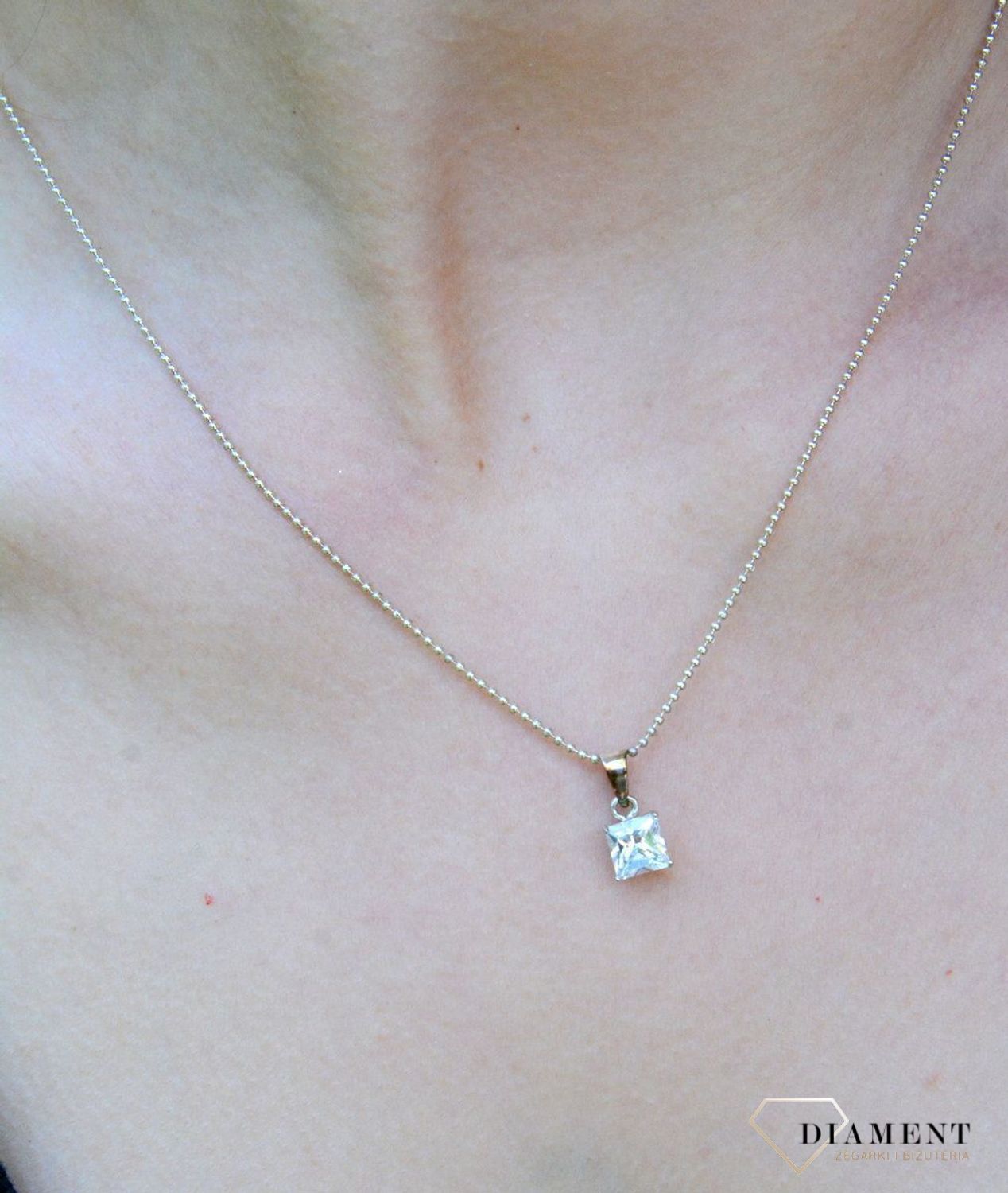 Srebrna zawieszka z dużą cyrkonią kwadratowa DIA-ZAW-9459-925d.jpg