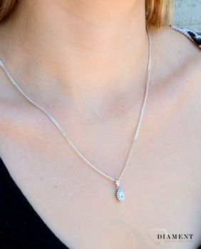 Srebrna zawieszka sopelek z cyrkoniami DIA-ZAW-9460-925.  Zawieszka jest więc idealna dla kobiet ceniących sobie nowoczesny i elegancki styl. Zawieszka została wykonana z najwyższej jakości srebra próby 925 (2).JPG