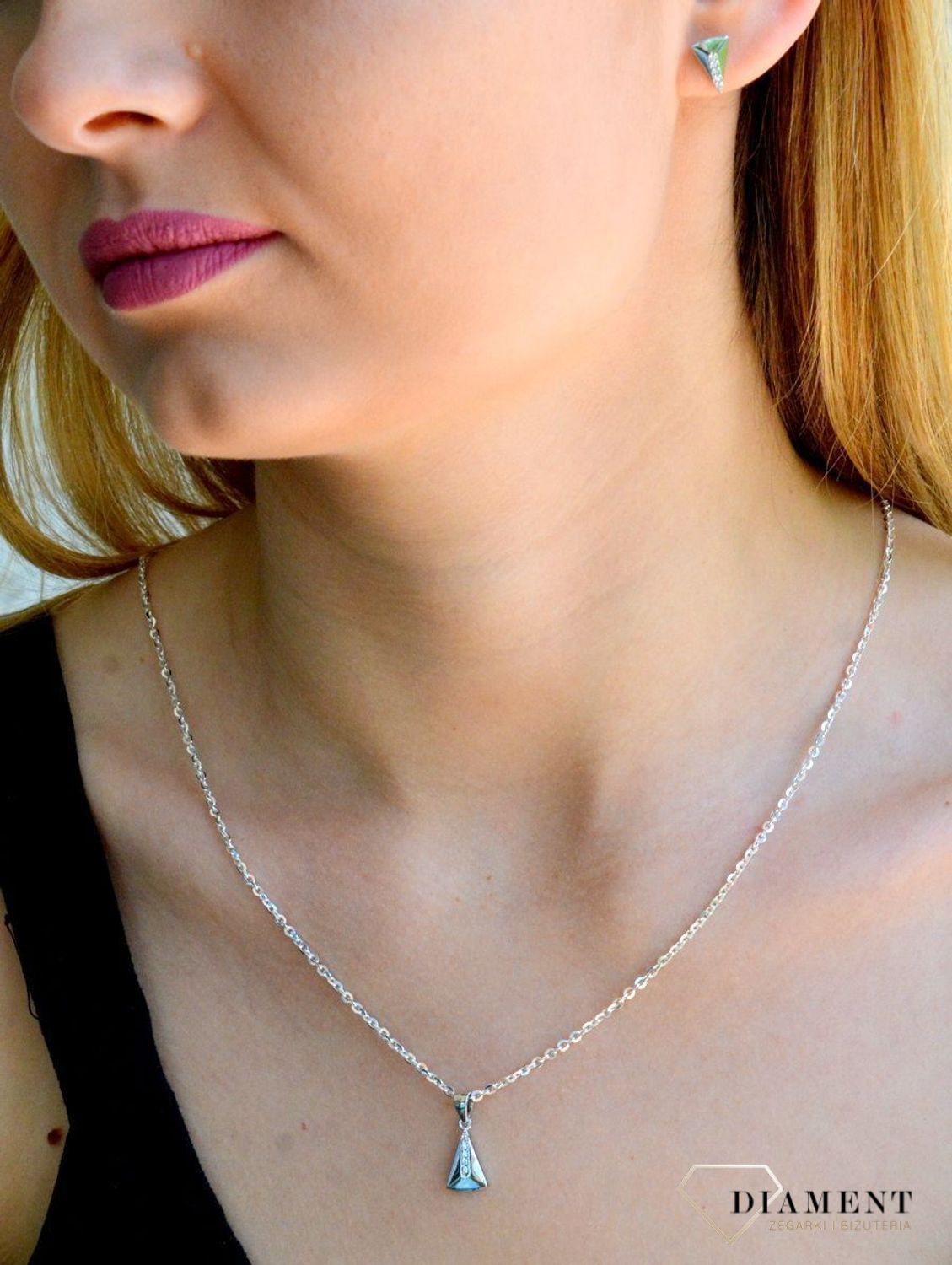 Srebrna zawieszka damska trójkąt z cyrkoniami wkrętki DIA-ZAW-9466-925d.jpg