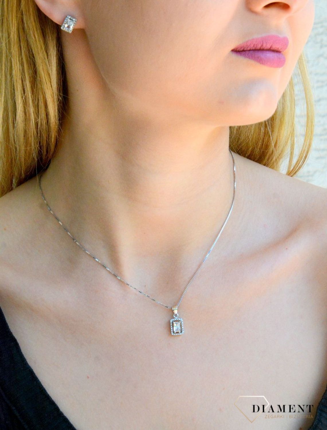 Srebrna zawieszka damska z prostokątną cyrkonią DIA-ZAW-9467-925f.jpg