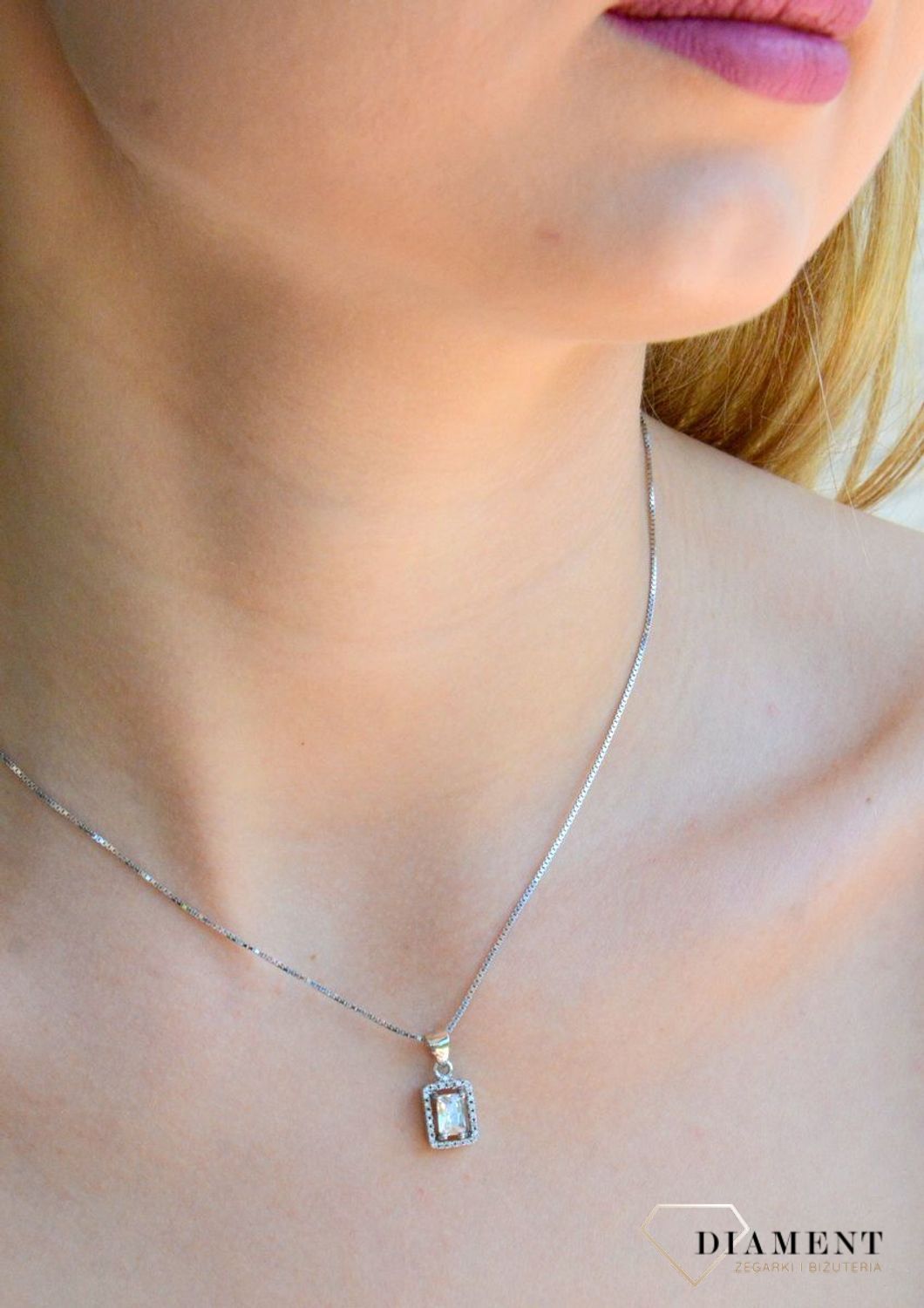 Srebrna zawieszka damska z prostokątną cyrkonią DIA-ZAW-9467-925f.jpg