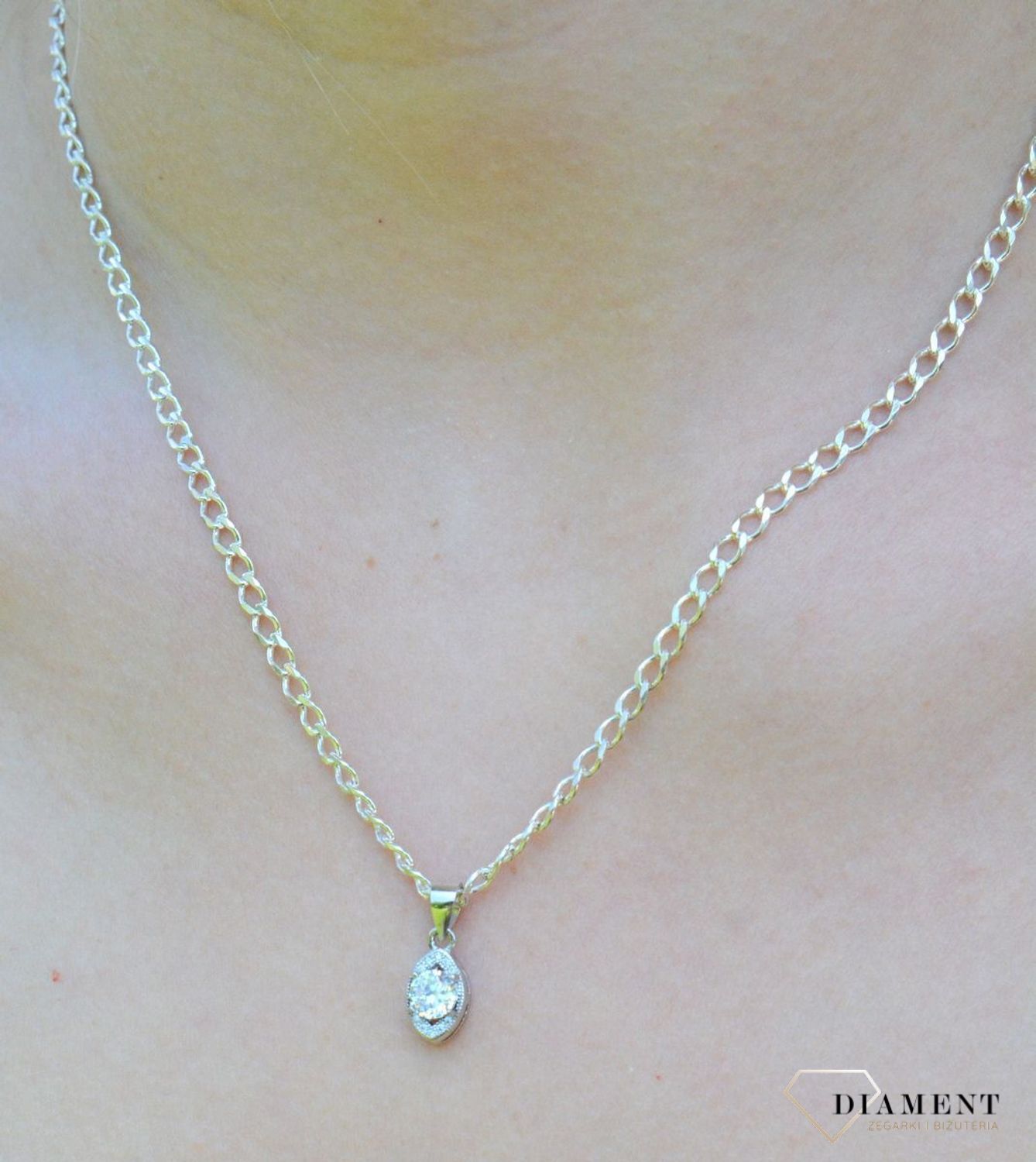 Srebrna zawieszka owalna z cyrkoniami DIA-ZAW-9473-925d.jpg