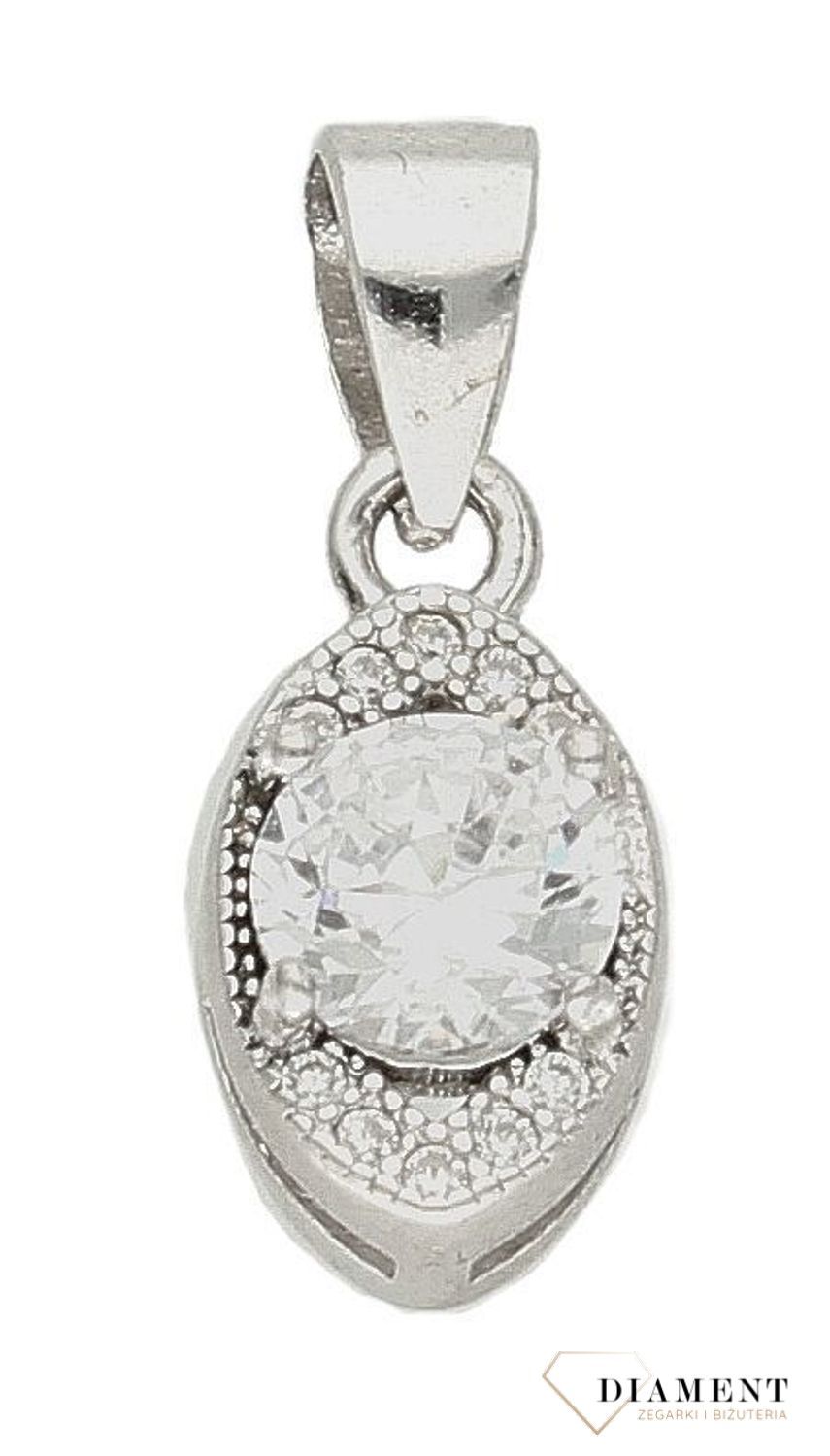Srebrna zawieszka owalna z cyrkoniami DIA-ZAW-9473-925d.jpg