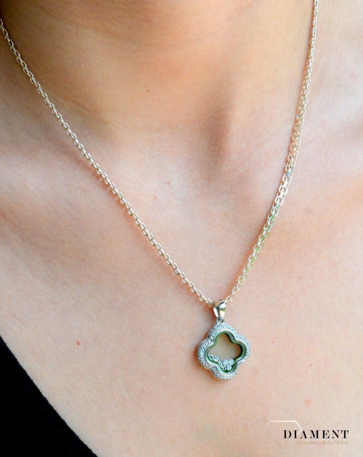 Srebrna zawieszka koniczynka z cyrkoniami zamkniętymi w środku DIA-ZAW-9475-925dd.jpg