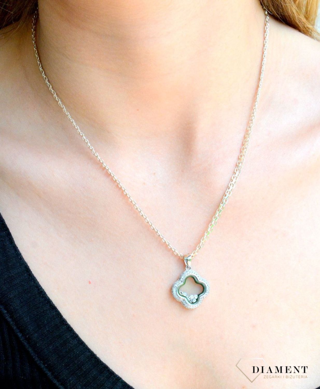 Srebrna zawieszka koniczynka z cyrkoniami zamkniętymi w środku DIA-ZAW-9475-925dd.jpg