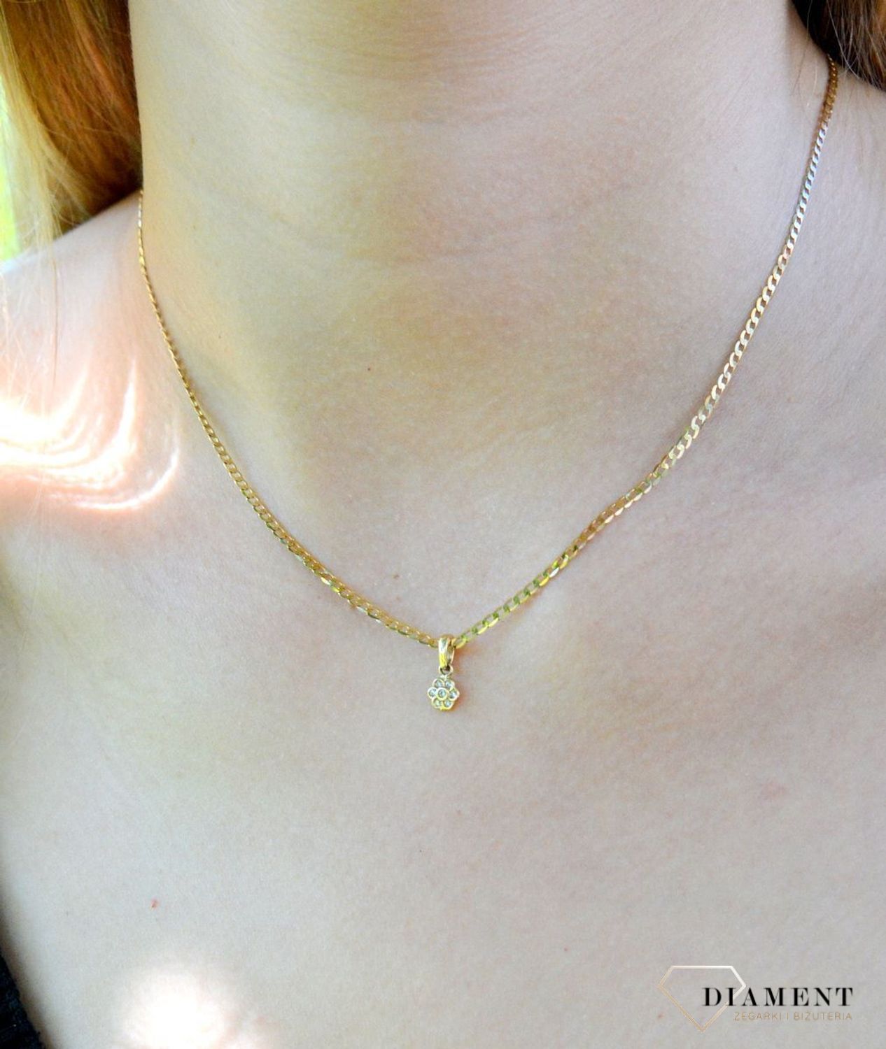 Złota zawieszka 585 delikatny kwiatek z cyrkoniami DIA-ZAW-9478-585d.jpg