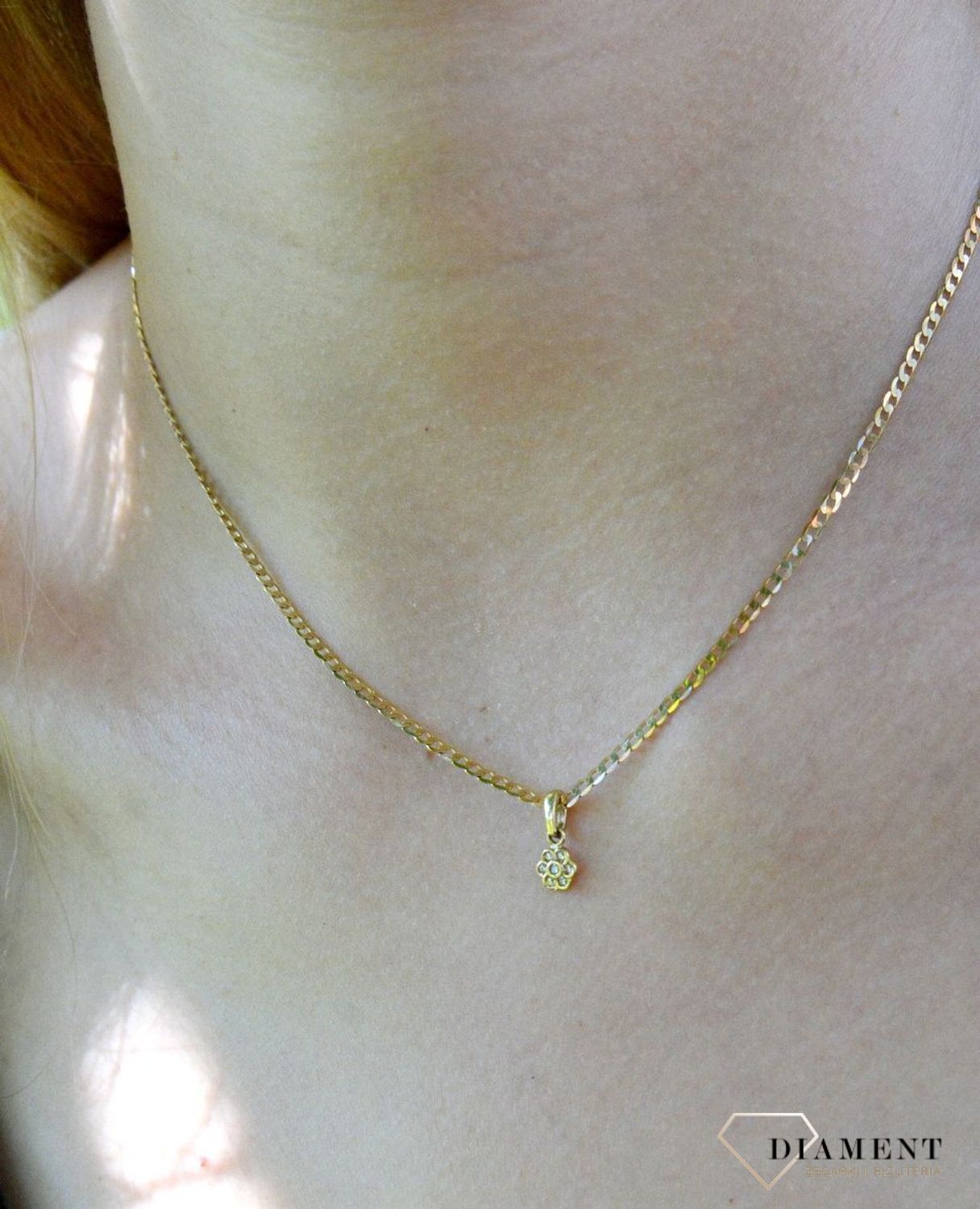 Złota zawieszka 585 delikatny kwiatek z cyrkoniami DIA-ZAW-9478-585d.jpg