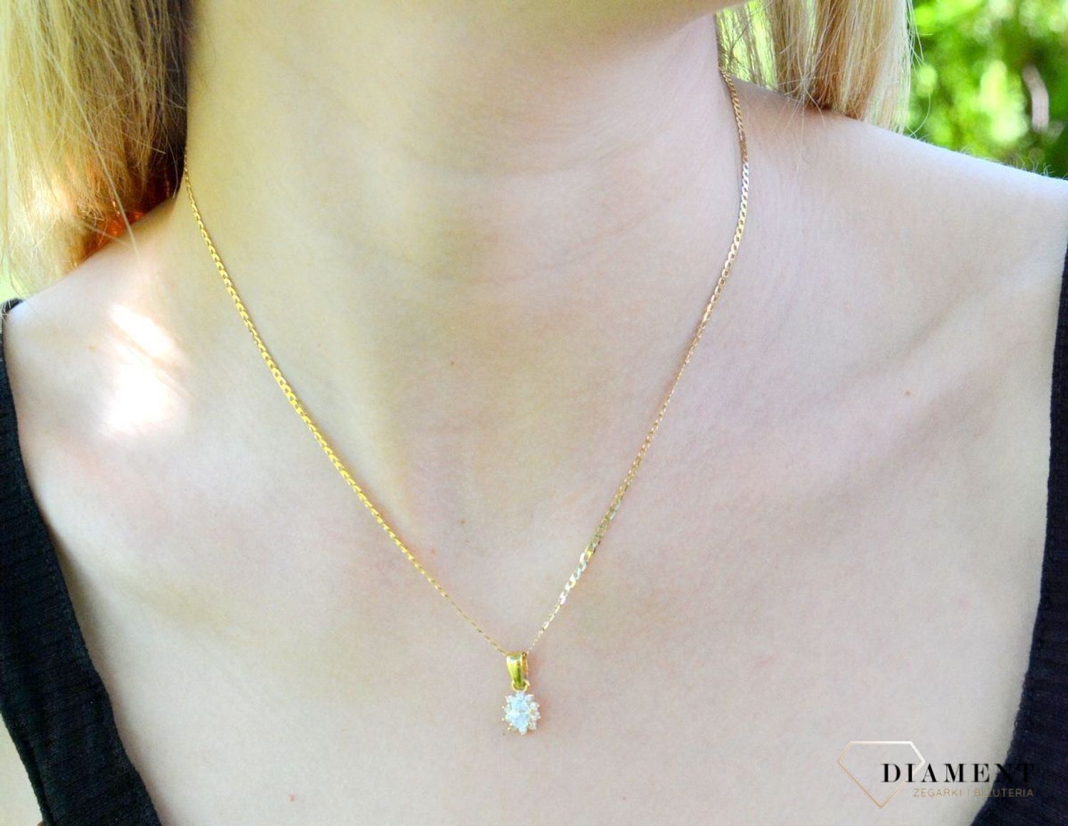 Złota zawieszka 585 owalny kwiatek z dużą cyrkonią DIA-ZAW-9479-585d.jpg