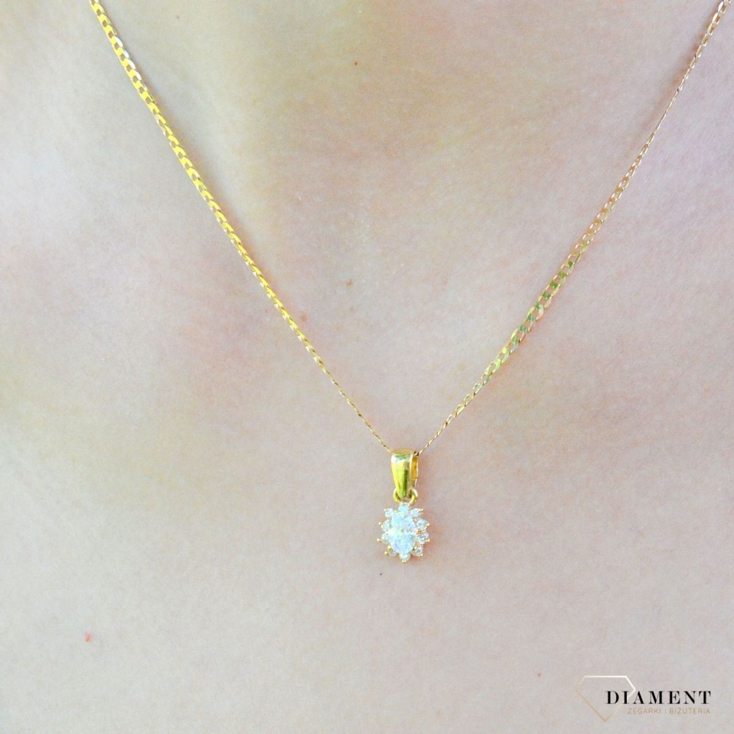 Złota zawieszka 585 owalny kwiatek z dużą cyrkonią DIA-ZAW-9479-585d.jpg