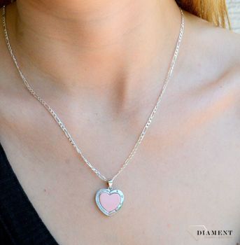 Srebrna zawieszka różowe serce z emalią DIA-ZAW-9562-925.  Srebrna zawieszka w kształcie serca ozdobionego różową emalią z napisem Love. Wisiorek z najwyższej jakości srebra, w kształcie serca to biżuteria niezwykle efek.JPG