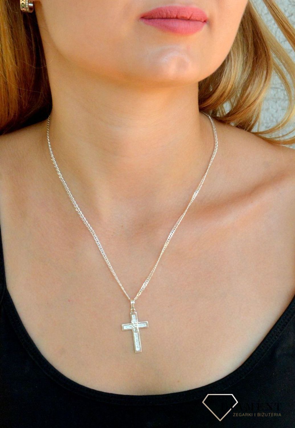 Srebrna zawieszka grawerowany krzyżyk z Orłem w koronie DIA-ZAW-9632-925. Srebrna zawieszka. Srebrna zawieszka krzyżyk. Srebrny krzyż z orłem w koronie. Krzyżyk srebrny idealny na prezent..jpg