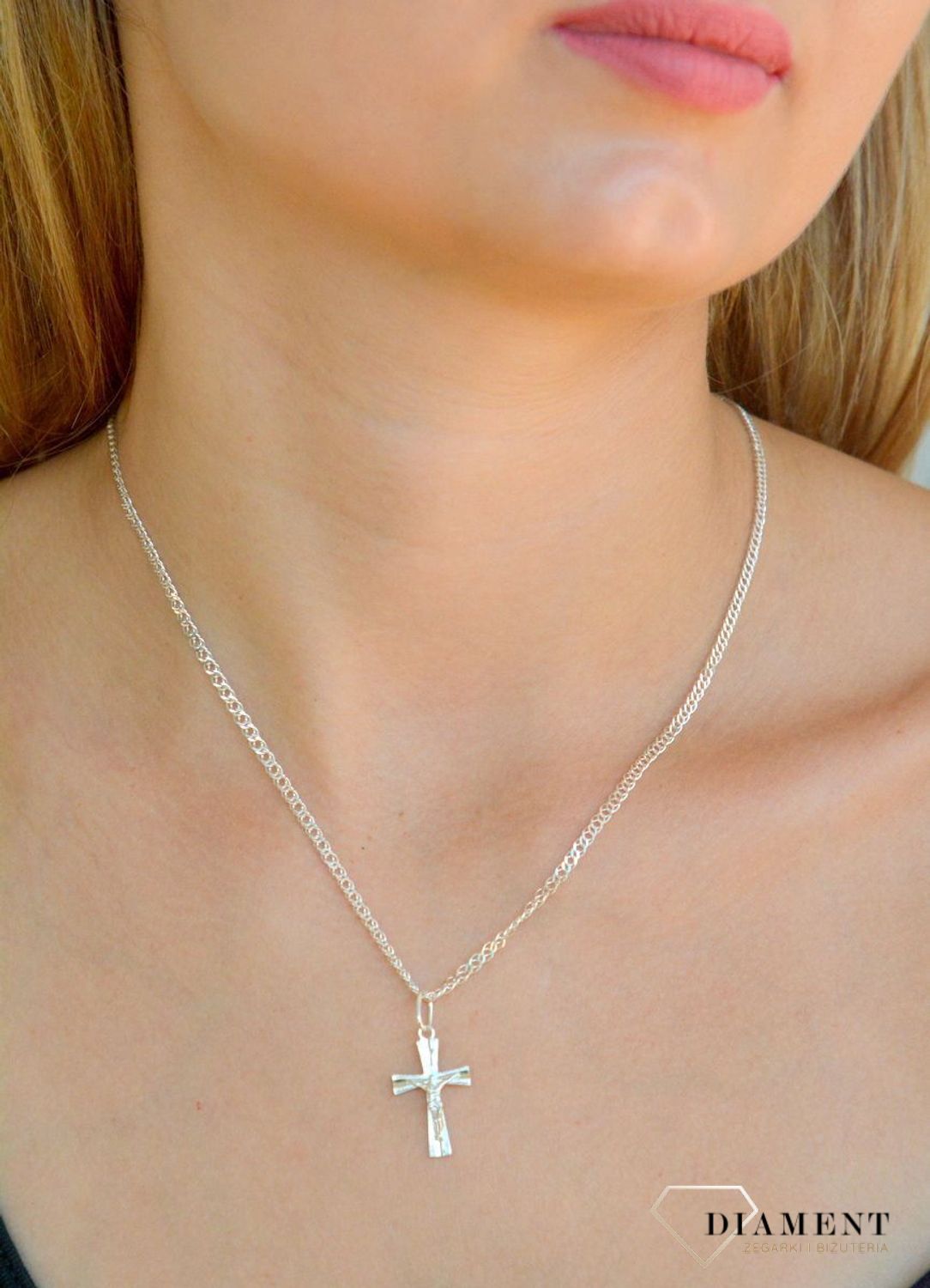 Srebrna zawieszka krzyżyk z wizerunkiem Jezusa DIA-ZAW-9634-925. Srebrna zawieszka. Srebrna zawieszka krzyżyk. Srebrny krzyż z Jezusem. Krzyżyk srebrny idealny na prezent..jpg