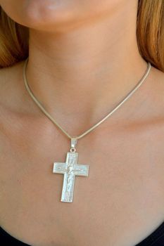 Srebrny duży krzyż grawerowany Krzyż Jezus 9,90 g (3).JPG