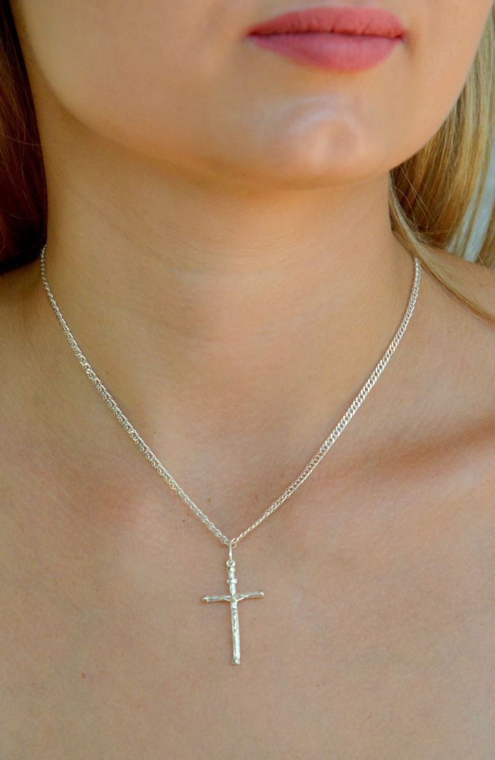 Srebrna zawieszka krzyżyk z wizerunkiem Jezusa DIA-ZAW-9636-925. Srebrna zawieszka. Srebrna zawieszka krzyżyk. Srebrny krzyż z Jezusem. Krzyżyk srebrny idealny na prezent..jpg