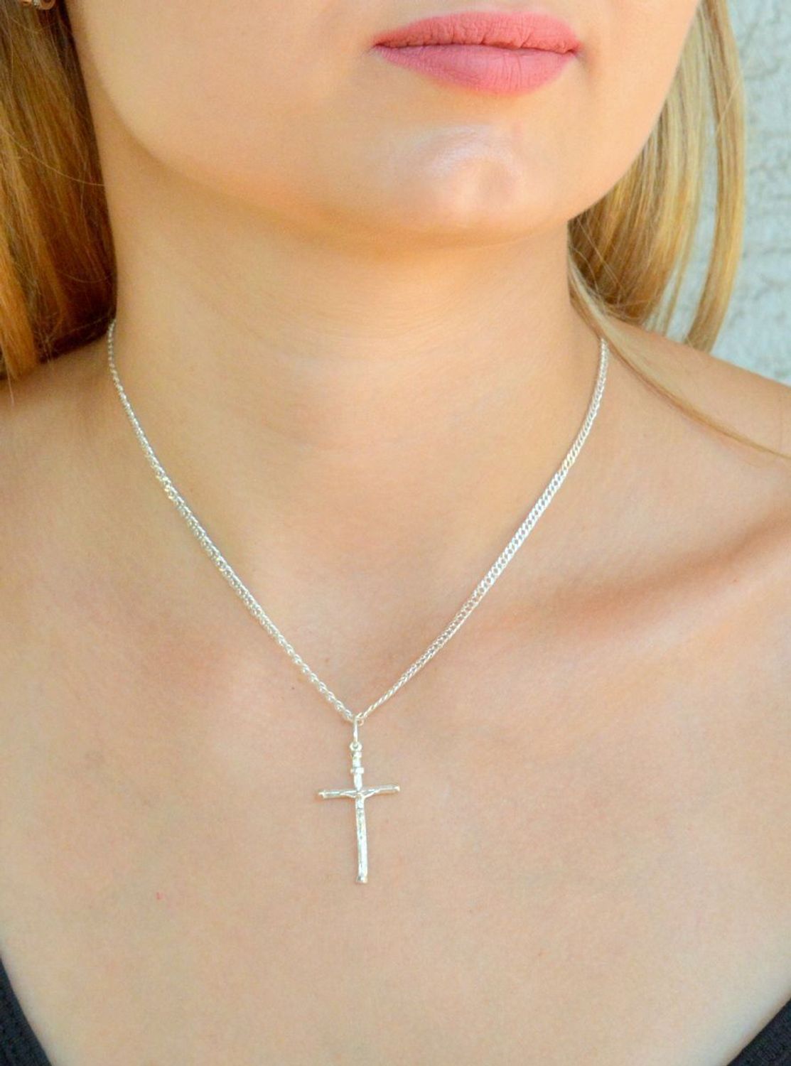 Srebrna zawieszka krzyżyk z wizerunkiem Jezusa DIA-ZAW-9636-925. Srebrna zawieszka. Srebrna zawieszka krzyżyk. Srebrny krzyż z Jezusem. Krzyżyk srebrny idealny na prezent..jpg