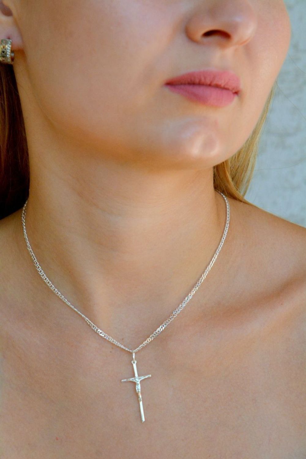 Srebrna zawieszka krzyżyk z wizerunkiem Jezusa DIA-ZAW-9639-925. Srebrna zawieszka. Srebrna zawieszka krzyżyk. Srebrny krzyż z Jezusem. Krzyżyk srebrny idealny na prezent..jpg