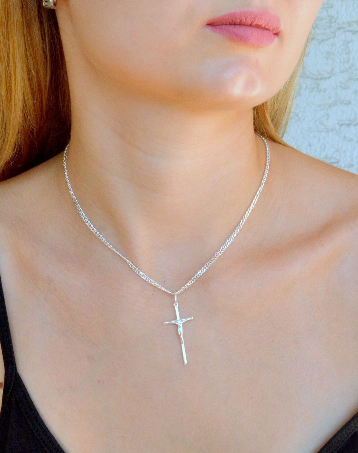 Srebrna zawieszka krzyżyk z wizerunkiem Jezusa DIA-ZAW-9639-925. Srebrna zawieszka. Srebrna zawieszka krzyżyk. Srebrny krzyż z Jezusem. Krzyżyk srebrny idealny na prezent..jpg