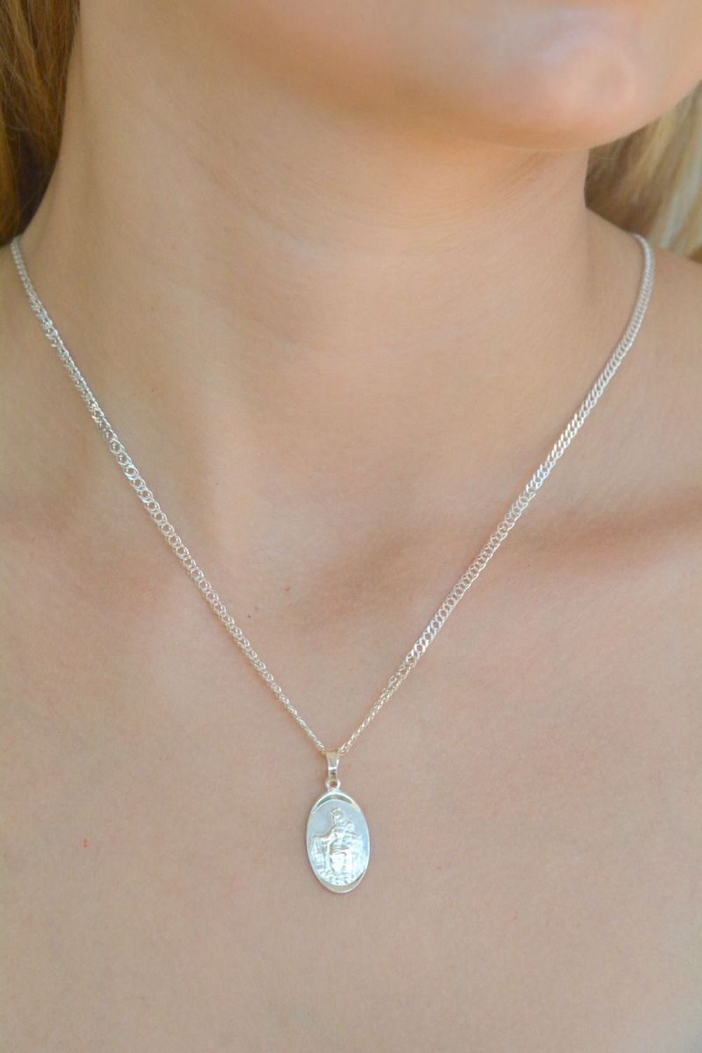 Srebrna zawieszka owalny medalik dwustronny Szkaplerz DIA-ZAW-9643-925. Srebrny medalik. Srebrna zawieszka dwustronna. Medalik święty szkaplerz. Srebrny medalik z Jezusem i Matką Boską. Medalik idealny pomysł na prezent (2).jpg