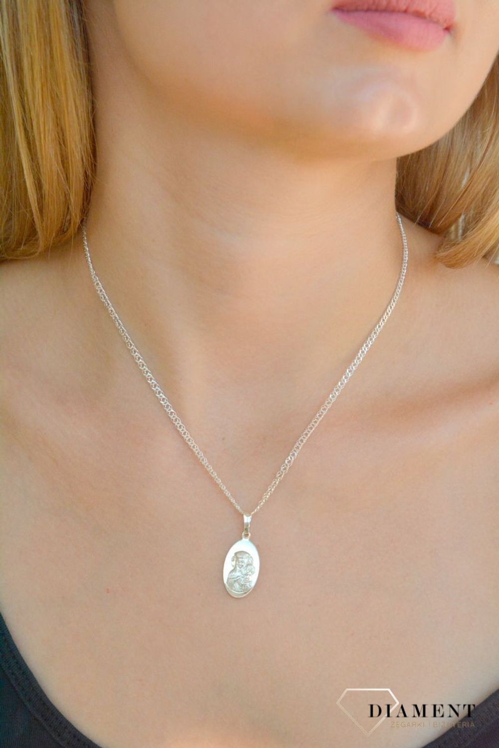 Srebrna zawieszka owalny medalik dwustronny Szkaplerz DIA-ZAW-9651-925. Srebrny medalik. Srebrna zawieszka dwustronna. Medalik święty szkaplerz. Srebrny medalik z Jezusem i Matką Boską. Medalik idealny pomysł na prezent (1).jpg