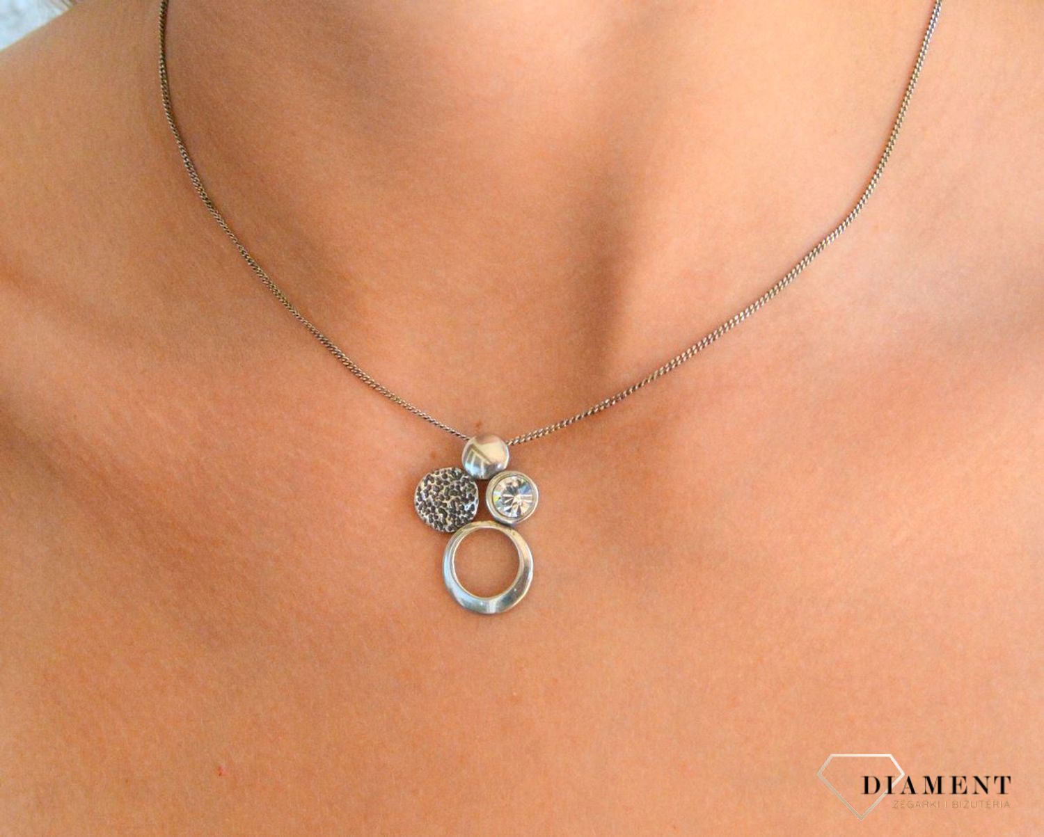 Srebrna zawieszka damska 925 kółeczka z cyrkonią DIA-ZAW-APARTI-1. Srebrna zawieszka damska. Zawieszka srebrna damska do łańcuszka. Srebrny wisiorek damski. Zawieszka srebrna idealna na prezent..jpg
