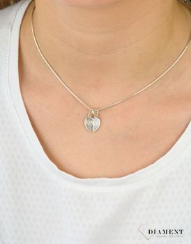 Zawieszka srebrna złamane serce dla dwojga DIA-ZAW-BFF1.  Zawieszka doskonała dla pary, przyjaciół, sióstr. Będzie doskonałym prezentem przypominającym o wspólnych chwilach.Zawieszka dla prz (1).JPG