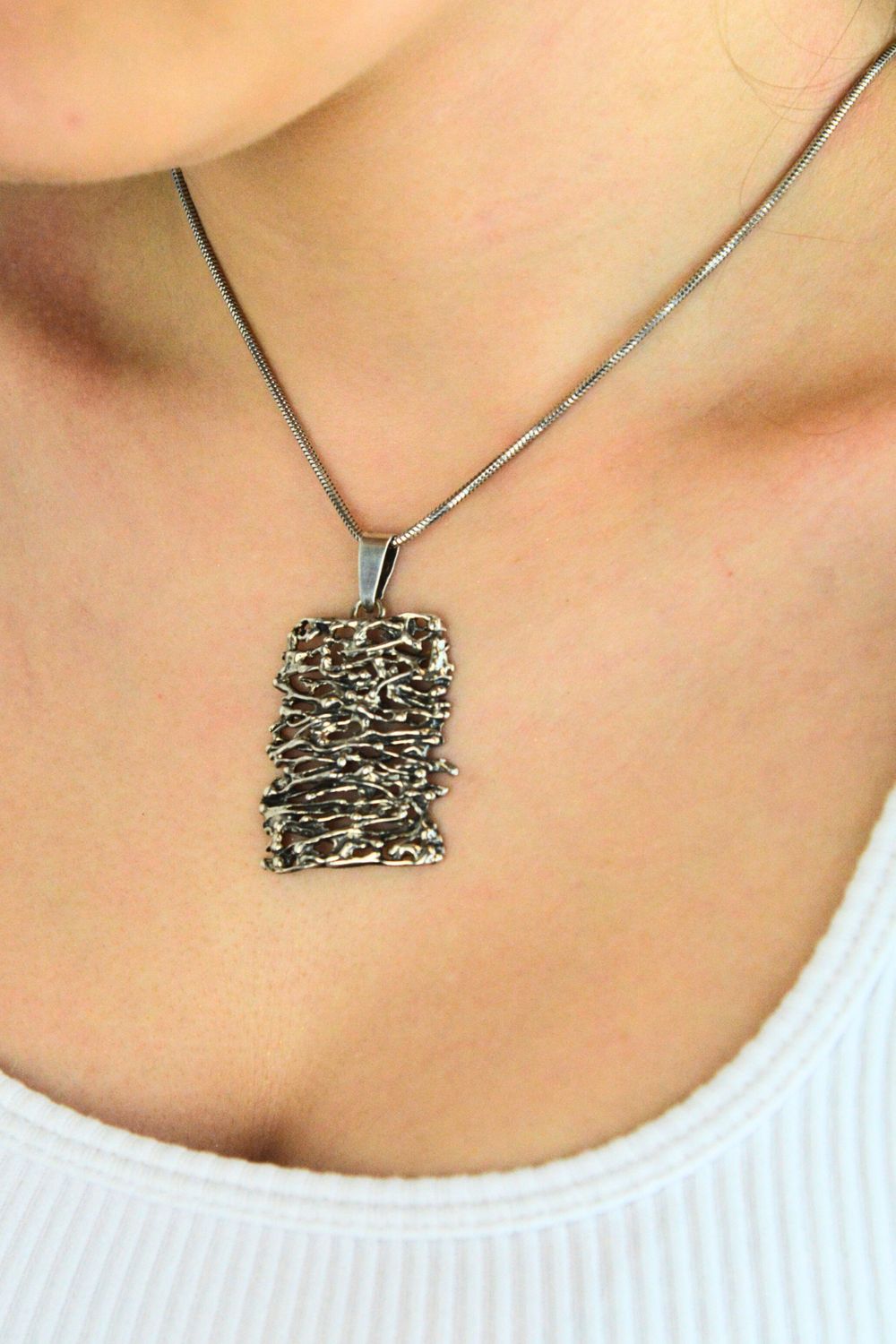 srebrna zawieszka damska, zawieszka prostokąt ażurowa, srebro próba 925, elegancka zawieszka damska, wisiorek ażurowy srebrny, prezent dla kobiety, 1.jpg