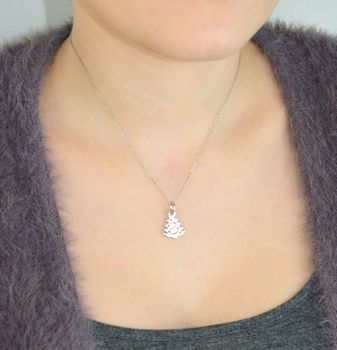 Srebrna zawieszka w kształcie choinki DIA-ZAW-CHOINKA-925 Świąteczna i pełna uroku zawieszka srebrna w kształcie choinki, wykonana z wysokiej jakości srebra próby 925 (2).JPG