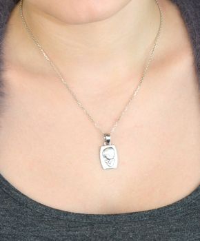 Srebrny medalik z wizerunkiem chłopca próby 925. Solidna, trwała pamiątka na chrzest, komunię lub inną ważną okazję. Elegancki i ponadczasowy (3).JPG