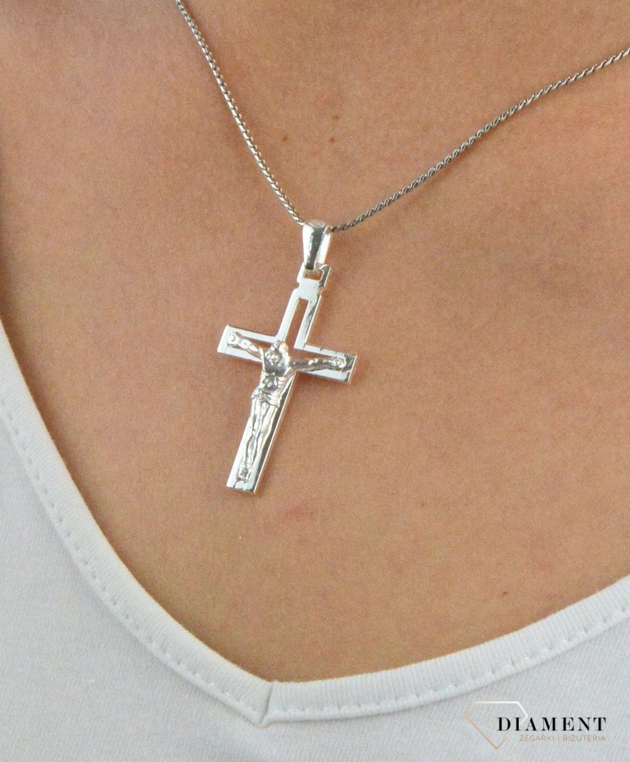 Srebrna zawieszka 925 krzyżyk z Jezusem DIA-ZAW-CR0020-925.  Srebrna zawieszka krzyżyk. Srebrna zawieszka z Jezusem. Srebrna zawieszka idealna na prezent..jpg