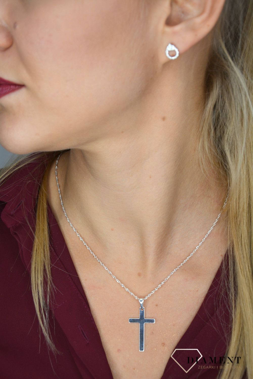 Zawieszka srebrna gładki krzyżyk.jpg