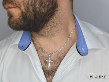 Zawieszka srebrna 925 krzyż z ozdobnym wzorem DIA-ZAW-CRAL0040-925. Srebrna zawieszka wykonana z wysokiej jakości materiału srebra. Zawieszka w formie krzyża ozdobionego delikatnym wzorem (1).JPG