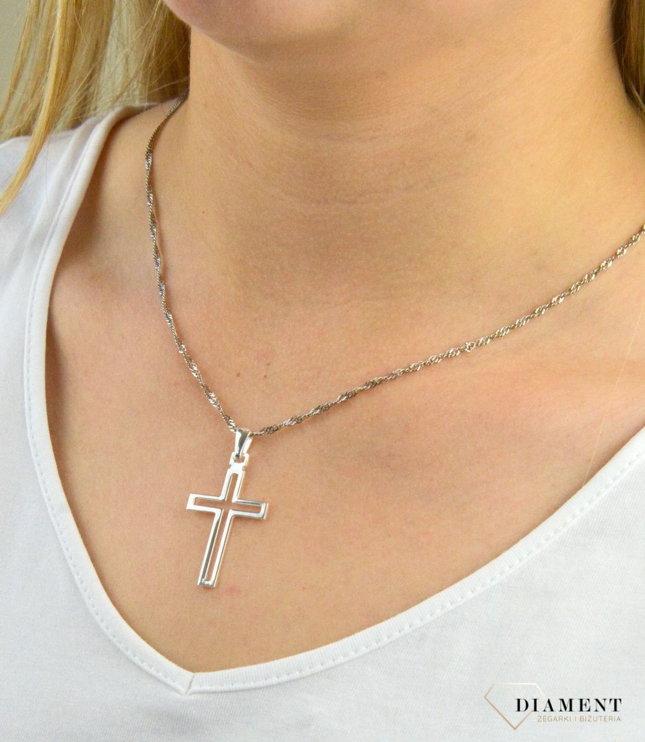 Srebrny krzyżyk zawieszka DIA-ZAW-CRAL0058-925. Srebrny krzyżyk. Srebrna zawieszka krzyżyk. Idealny pomysł na prezent. Krzyżyk srebrny  na każdą okazje..jpg