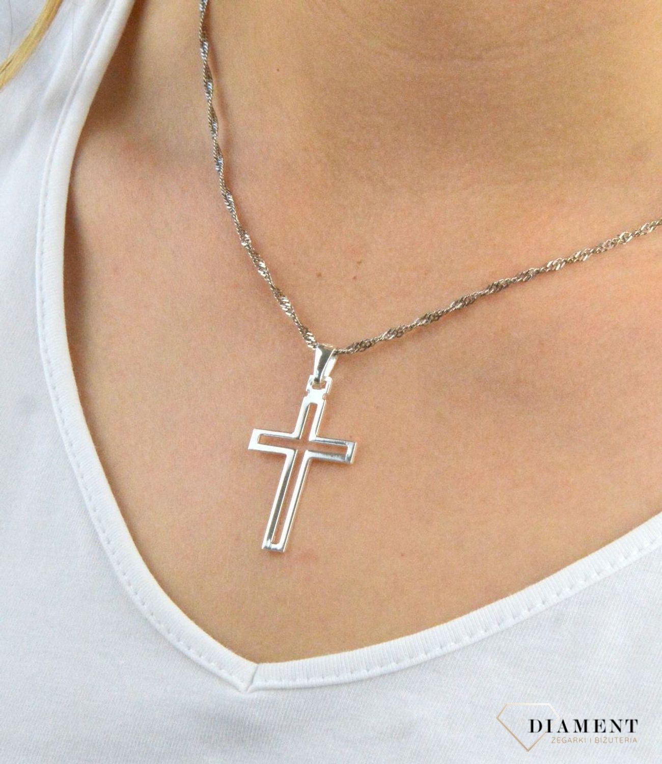 Srebrny krzyżyk zawieszka DIA-ZAW-CRAL0058-925. Srebrny krzyżyk. Srebrna zawieszka krzyżyk. Idealny pomysł na prezent. Krzyżyk srebrny  na każdą okazje..jpg