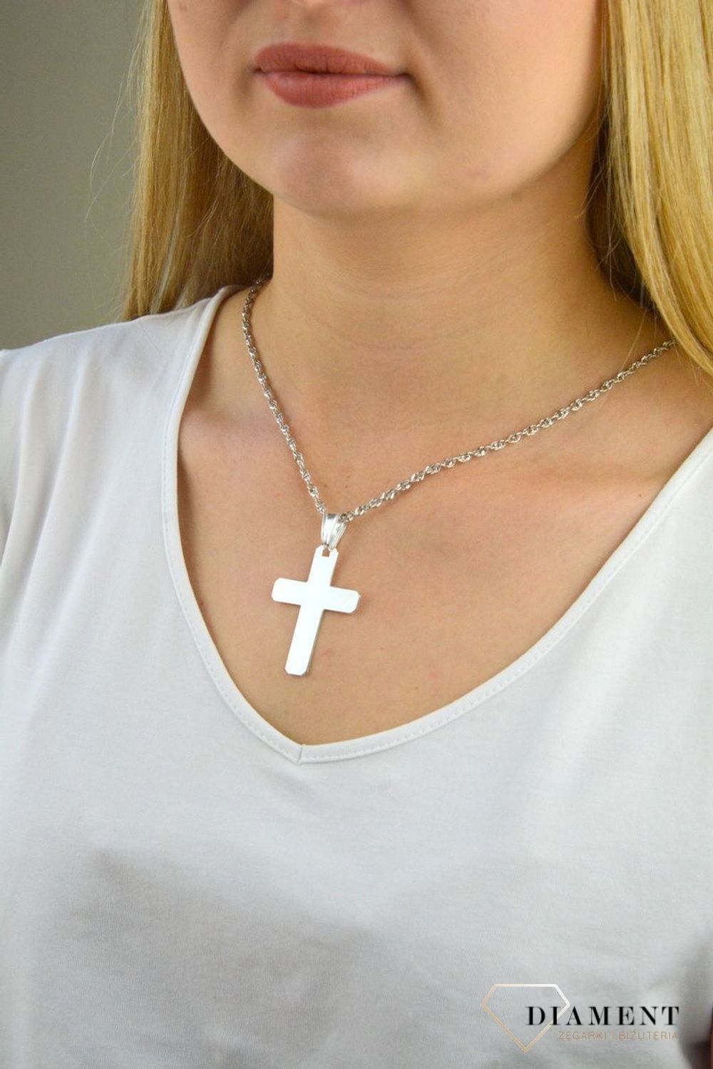 Srebrny krzyżyk gładki zawieszka DIA-ZAW-CRAL0241-925. Srebrny krzyżyk zawieszka. Srebrny krzyżyk klasyczny. Srebrny krzyżyk idealny na prezent..jpg