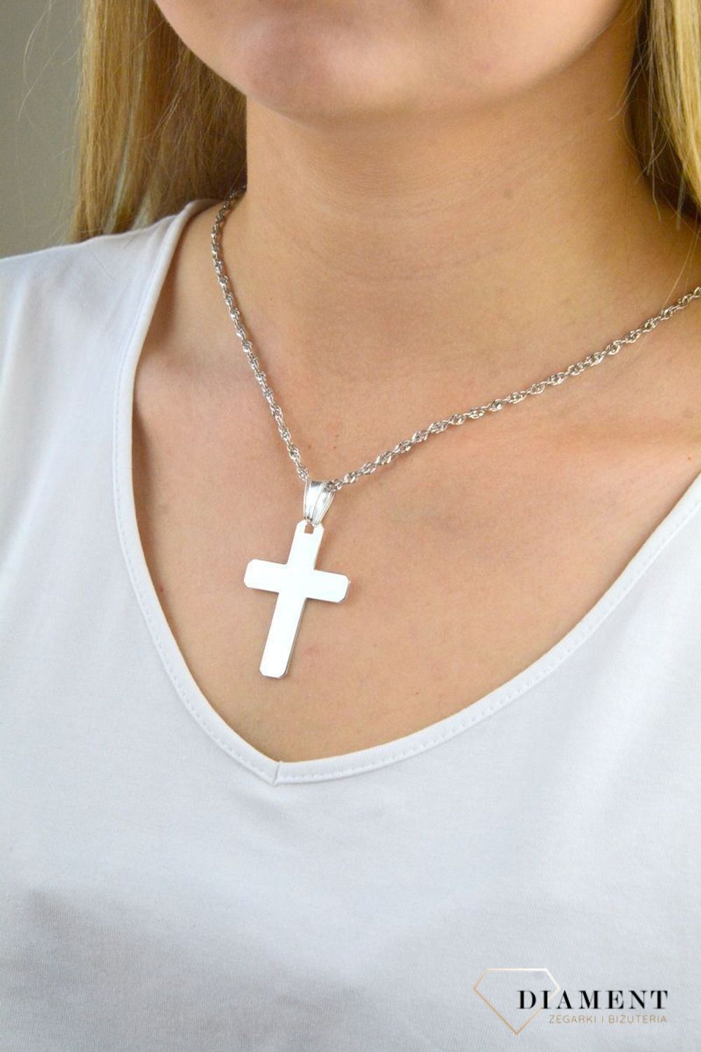Srebrny krzyżyk gładki zawieszka DIA-ZAW-CRAL0241-925. Srebrny krzyżyk zawieszka. Srebrny krzyżyk klasyczny. Srebrny krzyżyk idealny na prezent..jpg