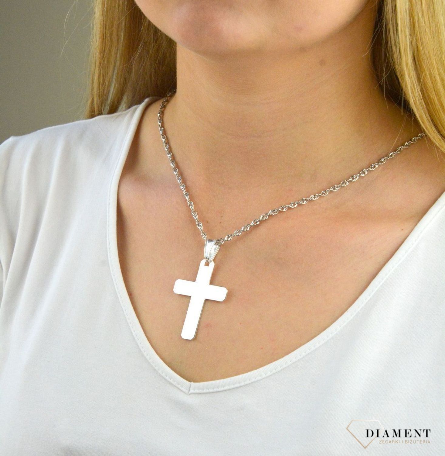 Srebrny krzyżyk gładki zawieszka DIA-ZAW-CRAL0241-925. Srebrny krzyżyk zawieszka. Srebrny krzyżyk klasyczny. Srebrny krzyżyk idealny na prezent..jpg