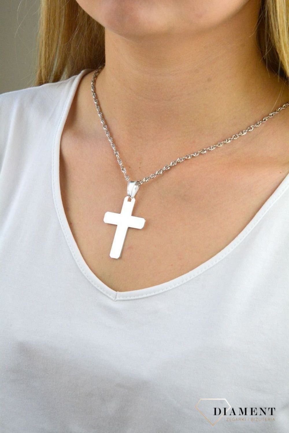 Srebrny krzyżyk gładki zawieszka DIA-ZAW-CRAL0241-925. Srebrny krzyżyk zawieszka. Srebrny krzyżyk klasyczny. Srebrny krzyżyk idealny na prezent..jpg