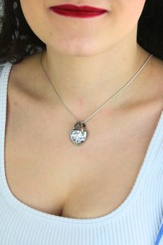 Srebrna zawieszka trójkąt 925 z cyrkonią  Damska (2).jpg