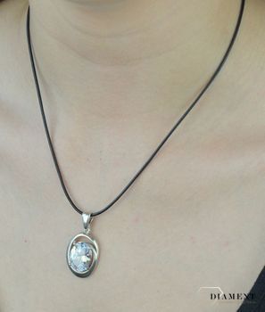 Zawieszka duża cyrkonia DIA-ZAW-CYRKONIA-925. Elegancka zawieszka ozdobiona białą cyrkonią. Zawieszka będzie doskonałym prezentem. Zawieszka z cyrkonią. Zawieszka dla kobiety. Biżuteria wykonana z najwyższej jakości  (1).JPG